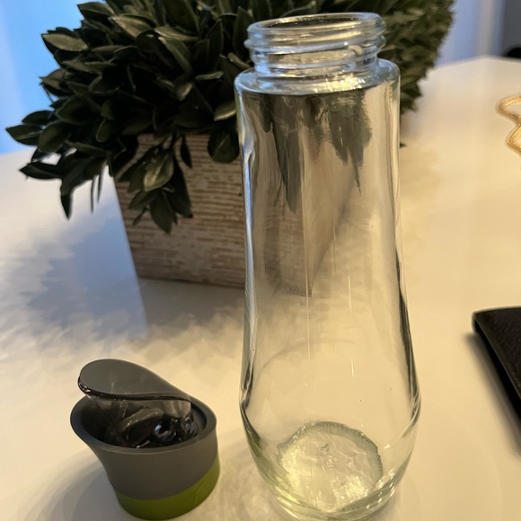 Glass salad dressing bottle - new - 10oz - Picture 2 of 2